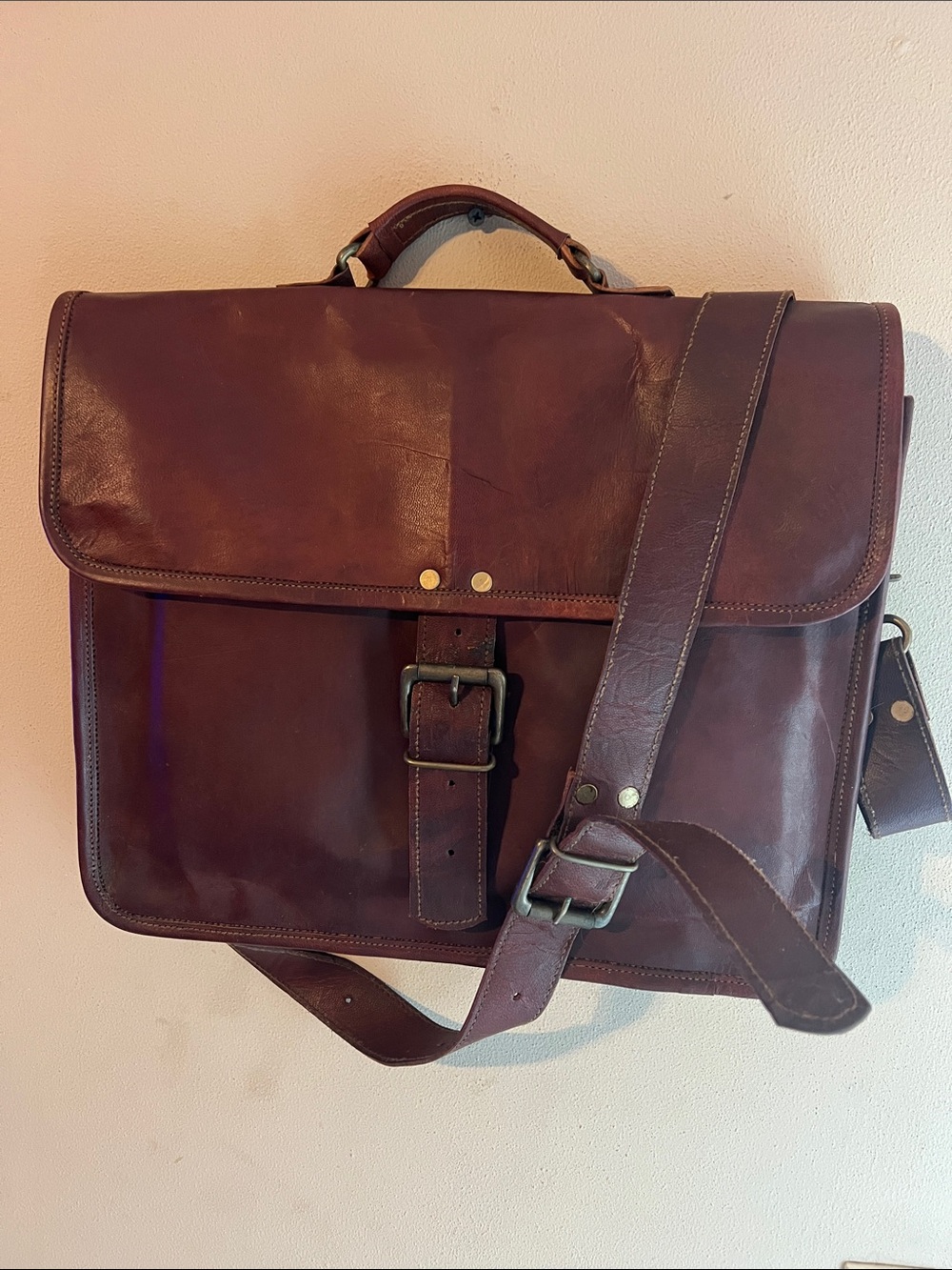 TRADES OF HOPE HANDMADE LARGE LEATHER ALDEN MESSENGER BAG UNISEX